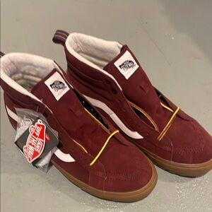 Vans Men's Burgundy MTE
SIZE 11.5